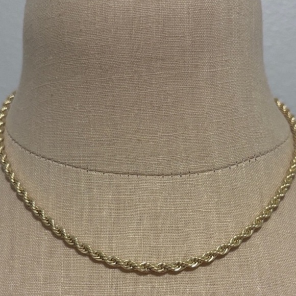 Kendra Scott Jewelry - NWOT Kendra Scott Isabelle Necklace Kendra Scott Chain Necklace Gold